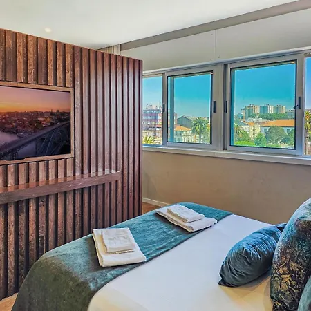 Republic Square View Apartment Porto