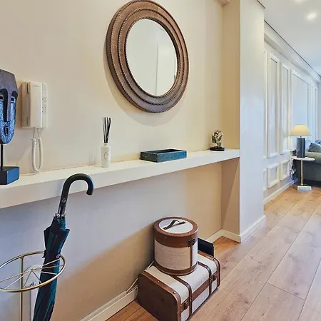 Republic Square View Apartment *